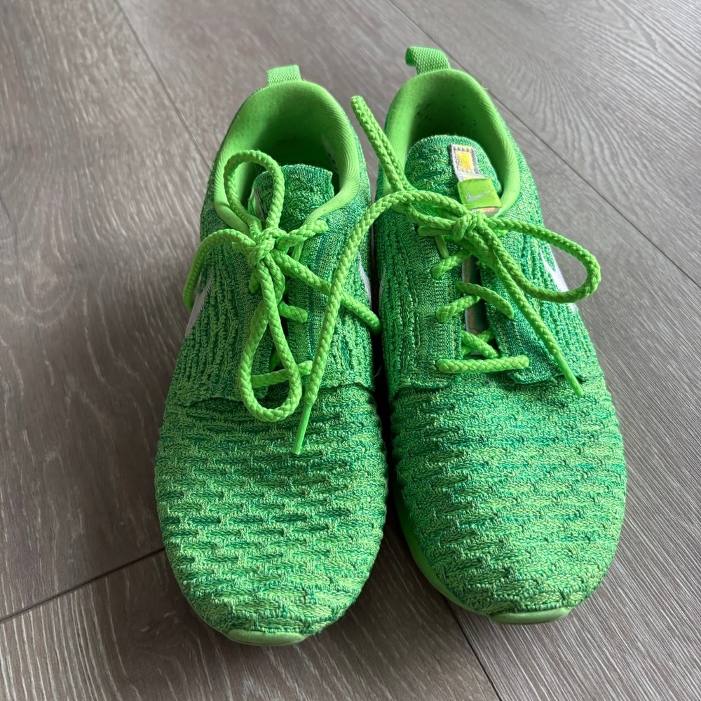 Nike Roshe Two Flyknit Electric Green Womens Running Shoes 843386-301 Size 6